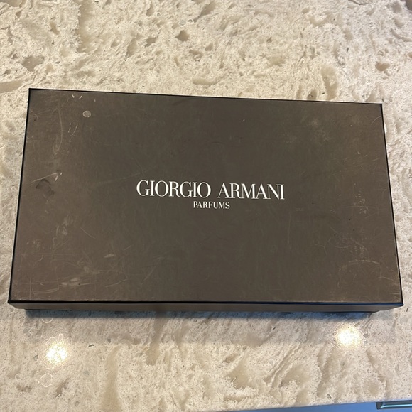 [FREE] Giorgio Armani intense velvet lip color w/ makeup case - Picture 5 of 5